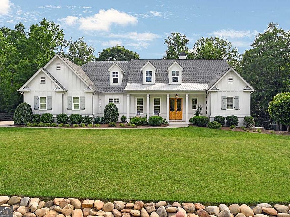 1st image of 221 Goss Ln