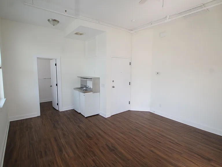 321 W 36th St #7 — Photo 2