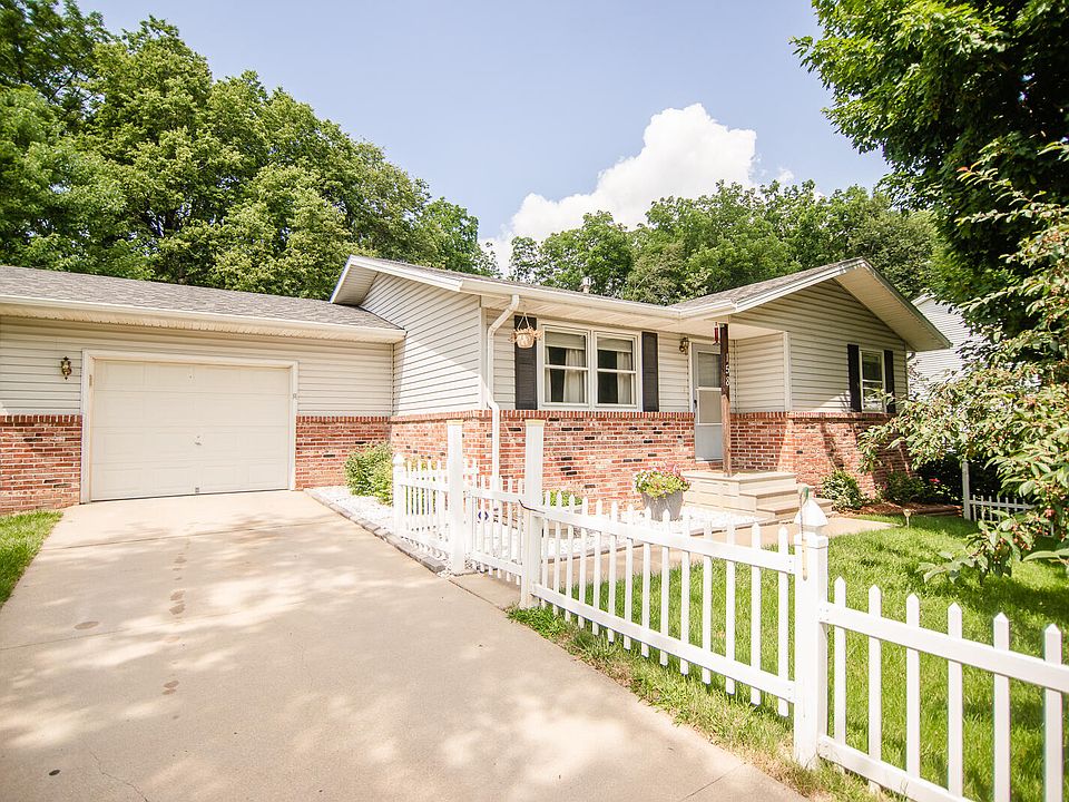 1st image of 158 Glenbrook Dr