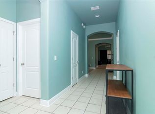 7967R Camden Woods Dr, Tampa, FL 33619