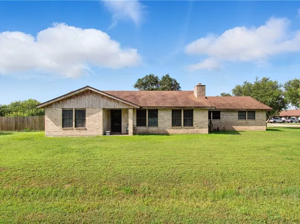 1300 Burton St, Woodsboro, TX 78393