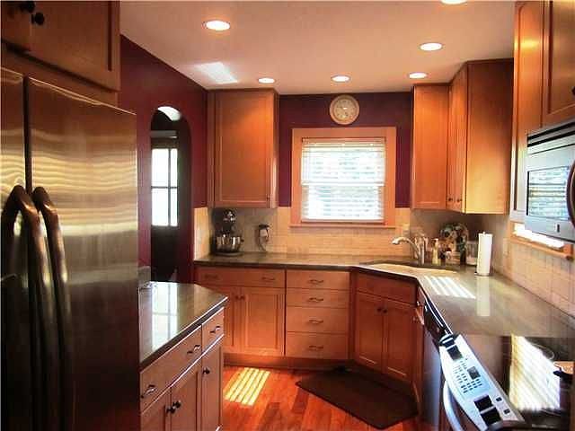 2nd image of 2704 Glendale Ave