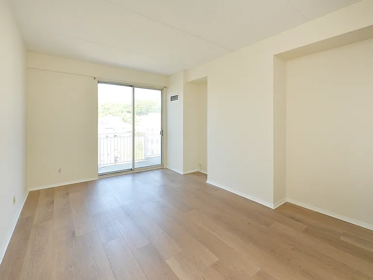 1077 River Rd #Penthouse 6 — Photo 9