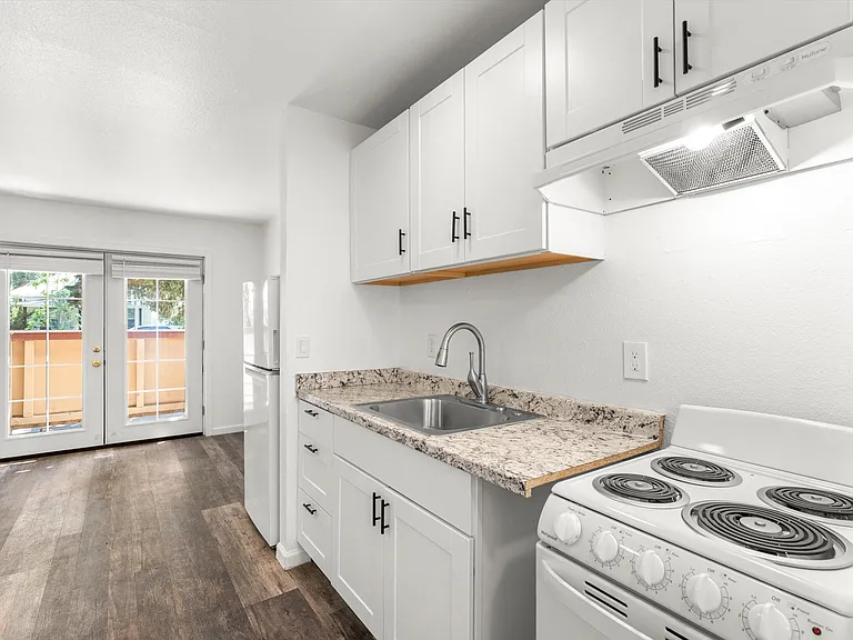Grove Street Apartments — Photo 3