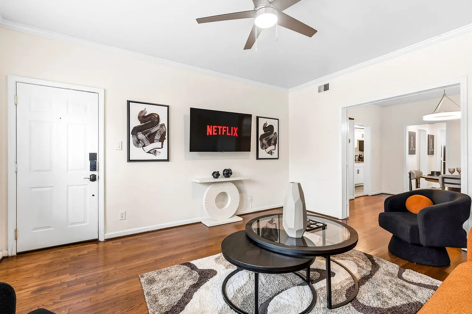 1 bed, 1.0 bath, 1087 sqft, $3,578 — Photo 3