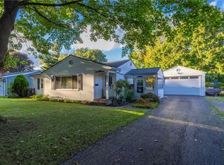 250 Meadowdale Dr, Rochester, NY 14624