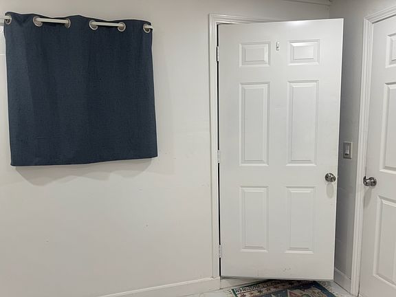5th image of 3217 Knoll Way