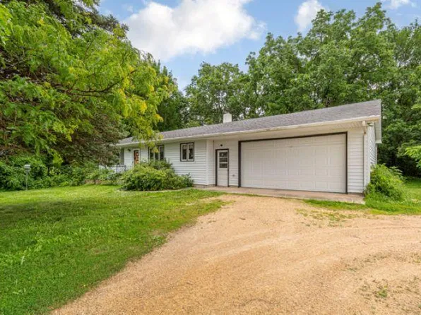 52621 Valley View Cir, North Mankato, MN 56003