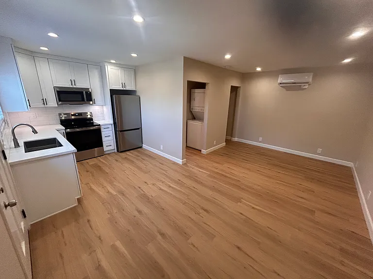 13833 Imperial Hwy #B — Photo 5