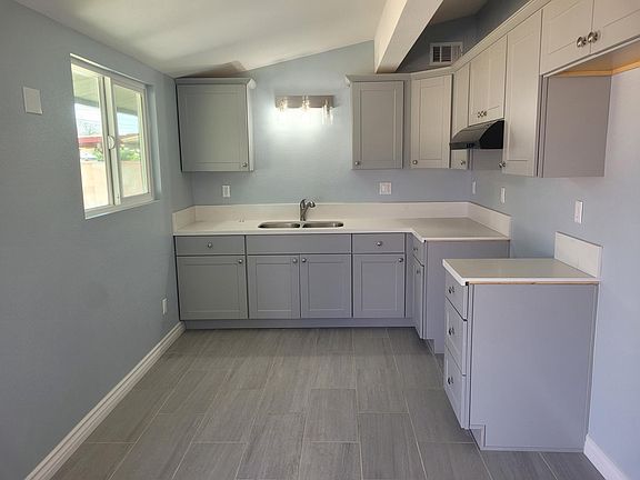 4th image of 841 W Avenue H