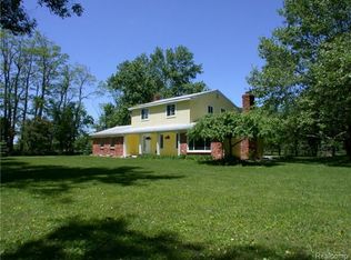 9598 Oakhill Rd, Holly, MI 48442