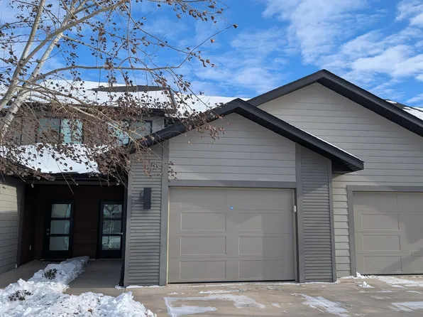 720 12th St NE Unit 10, Sioux Center, IA 51250