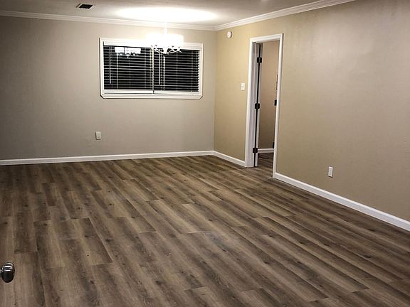 Living room/dining room master