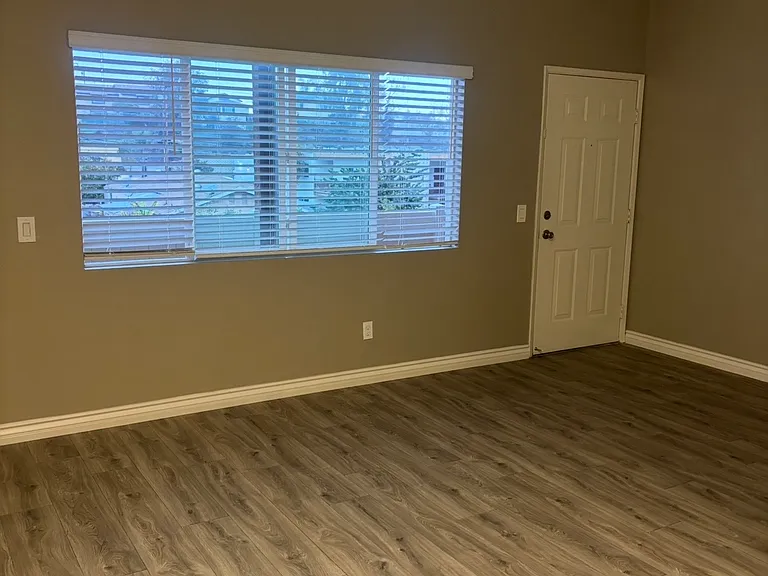 838 N Palm Ave #A-204 — Photo 5