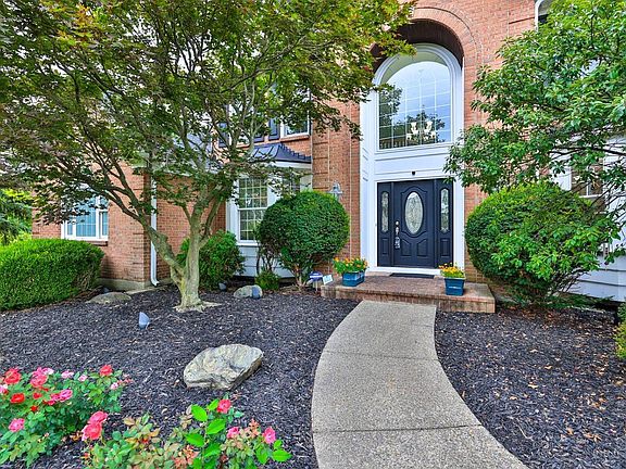 3rd image of 8206 Cherry Laurel Dr