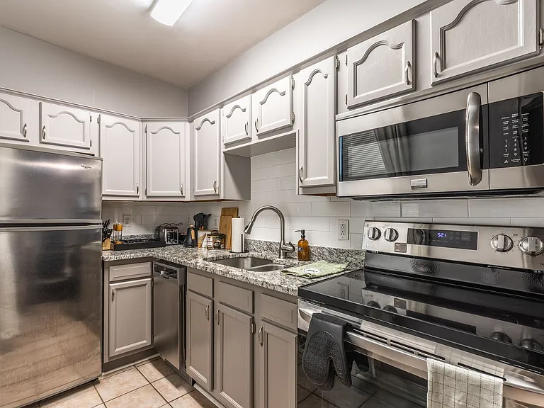 2322 E Carson St — Photo 5
