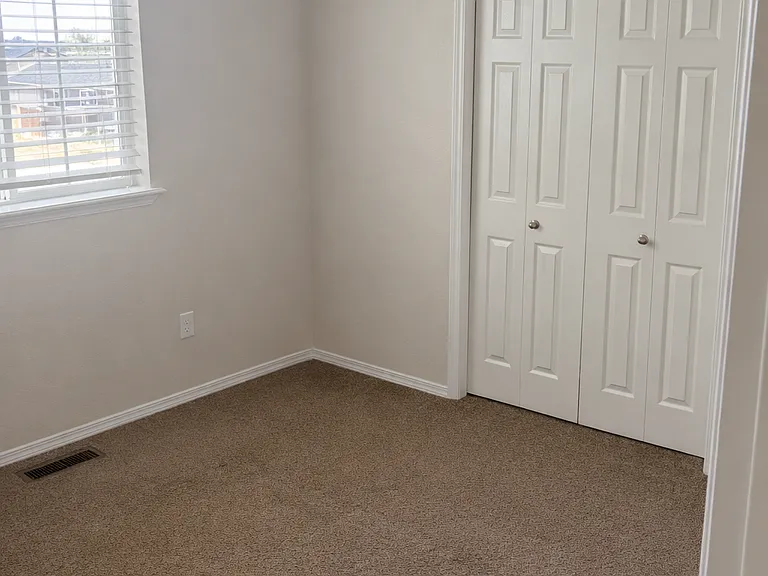 645 SW Miner St — Photo 16