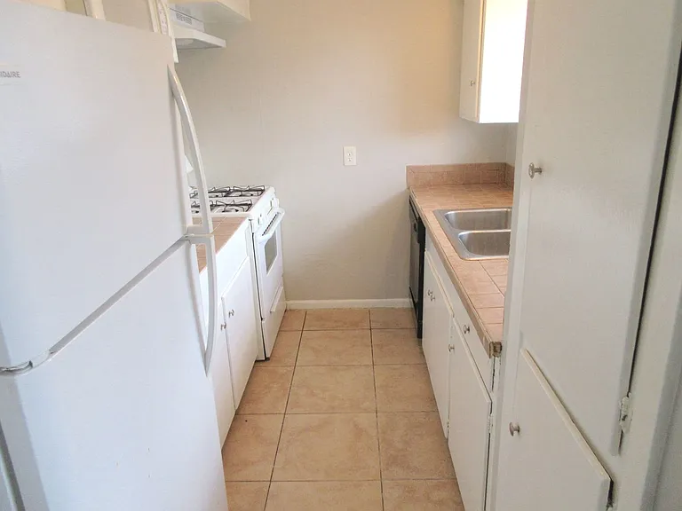 1230 Shadowdale Dr #6 — Photo 16