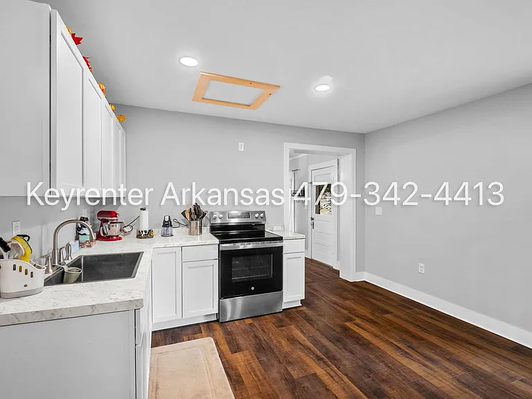 255 W Lawson St #2 — Photo 8