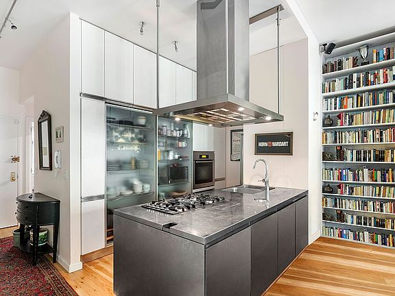 3rd image of 125 W 92nd St APT B1
