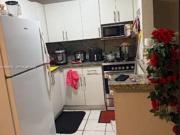 1330 W 54th St APT 221C