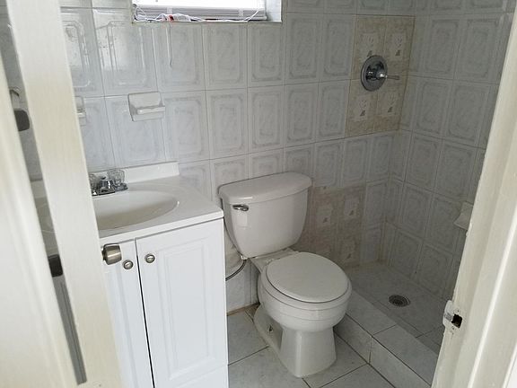3rd image of 600 NW 116th St