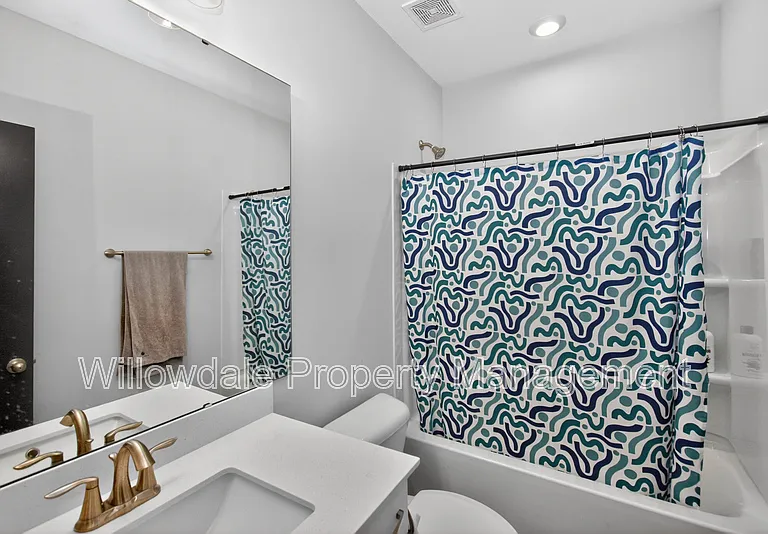 111 N Parkside Dr — Photo 32
