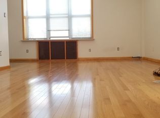 24-40 42nd St #2F, Astoria, NY 11103