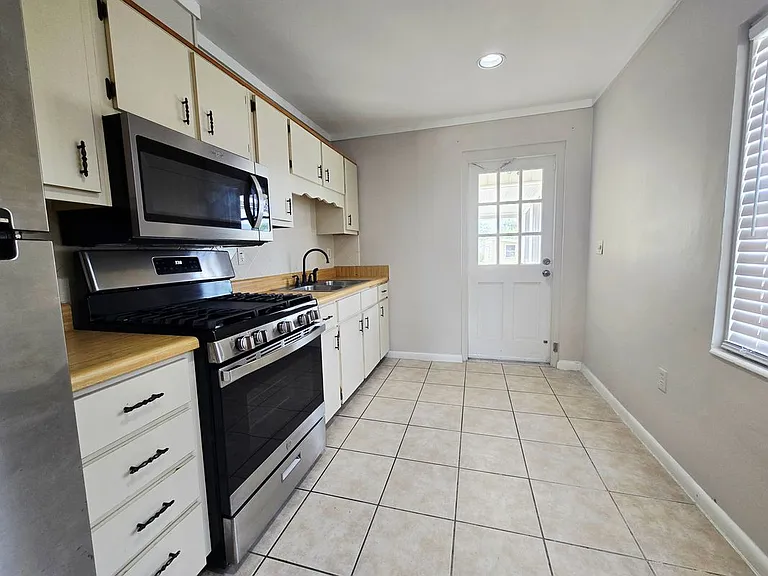 341 Selma St — Photo 5