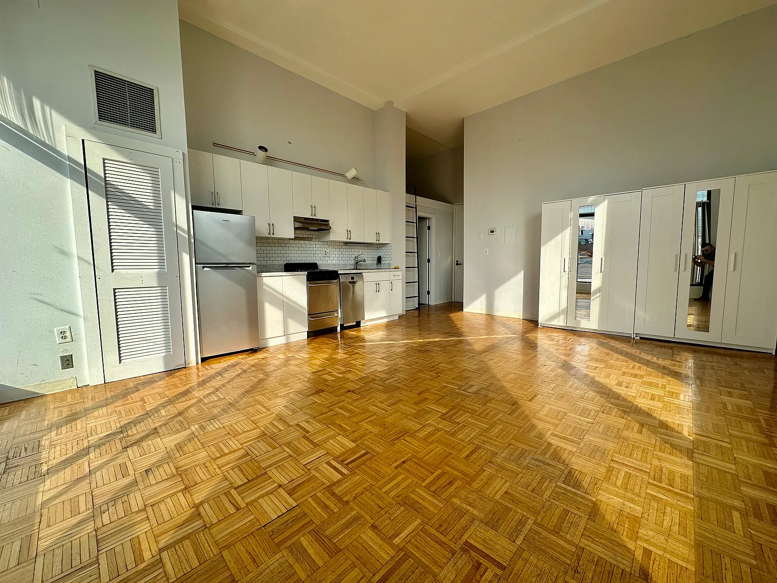 Studio, 500 sqft, $2,600 — Photo 3