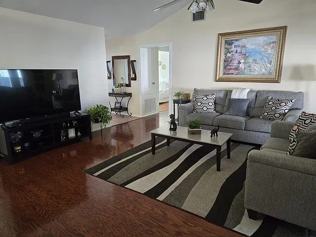 3 bed, 1466 sqft, $2,700 — Photo 1