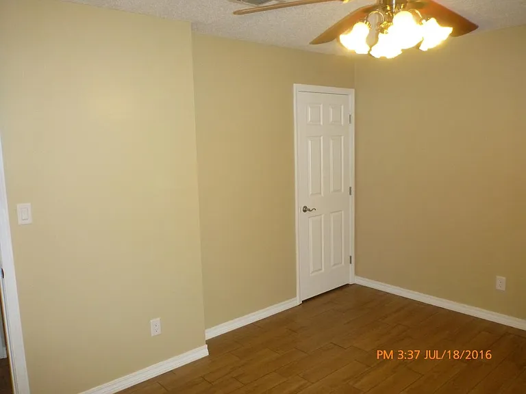 5555 Crestwood Dr — Photo 10