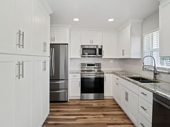 4th image of 3362 SW Villa Place