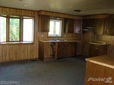 5th image of 304 W Evergreen Ln