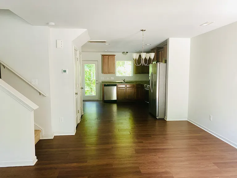 533 Hobkirks Pl — Photo 2