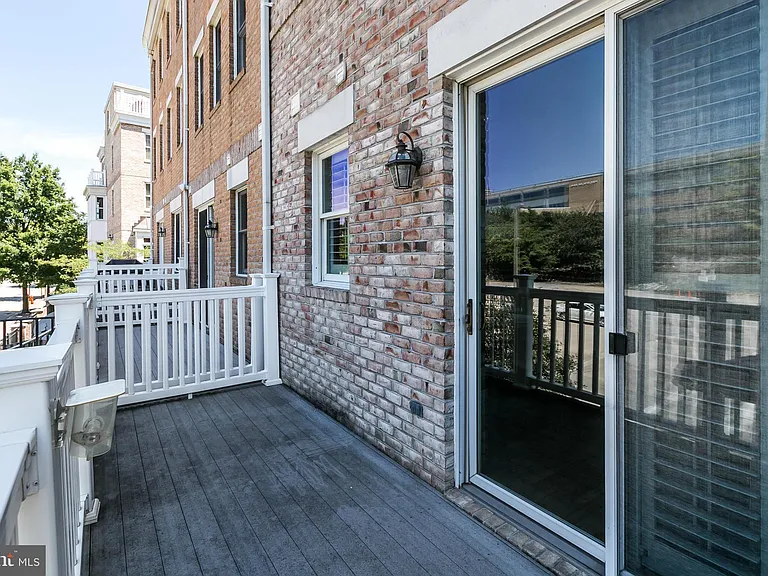 1236 Harbor Island Walk — Photo 23