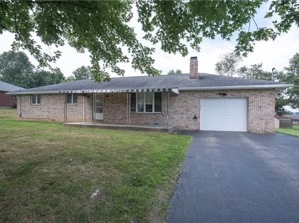 2224 Park Ave, Ford City, PA 16226