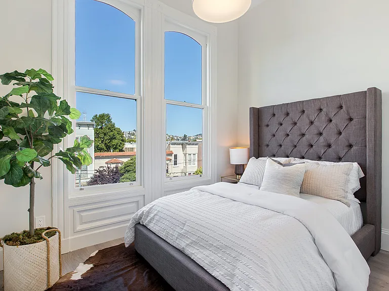 1329 S Van Ness Ave — Photo 31