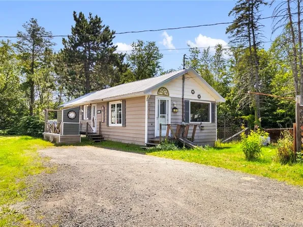36 Queen St, Minto, NB E4B 3P1