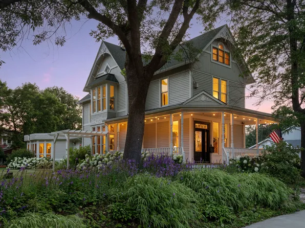 206 5th St S, Stillwater, MN 55082