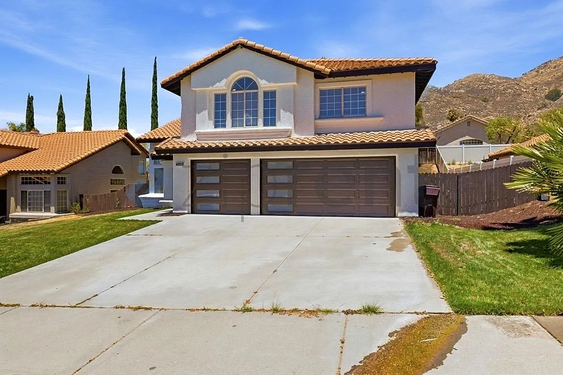 5 bed, 2.5 bath, 2321 sqft, $3,950 — Photo 1