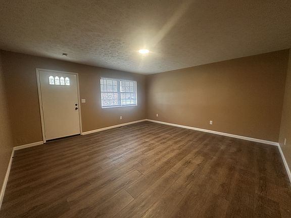 4th image of 26 Blackwell Ct #B