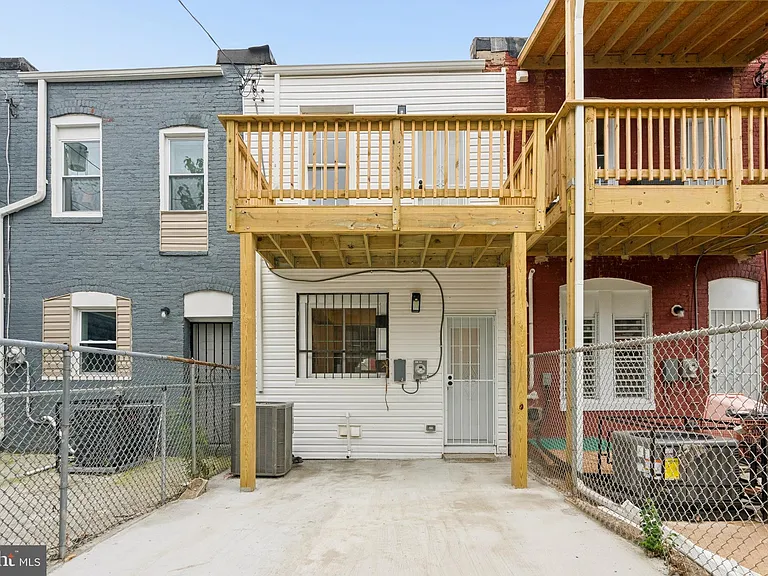 2416 E Hoffman St — Photo 18