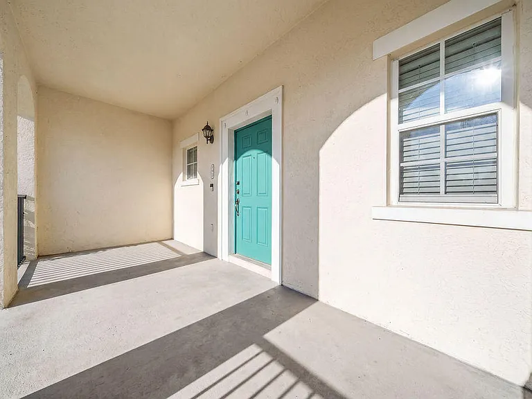 261 SW 6th Pl — Photo 6
