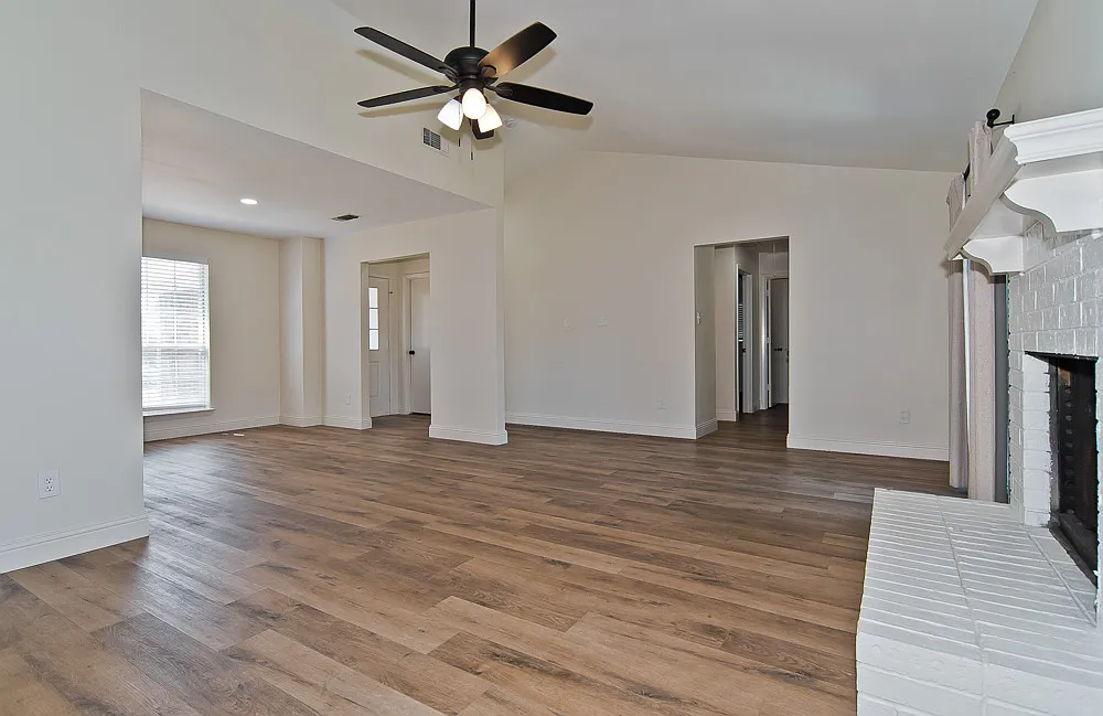 3 bed, 1305 sqft, $2,300 — Photo 3