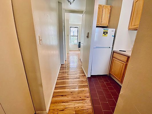 3rd image of 71 W 109th St APT 1B