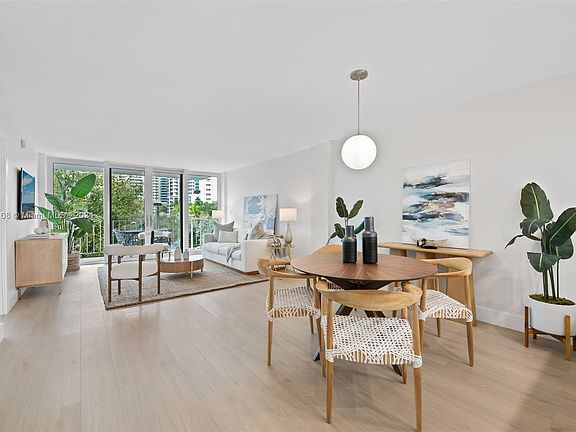 5th image of 800 SE 4th St APT 205