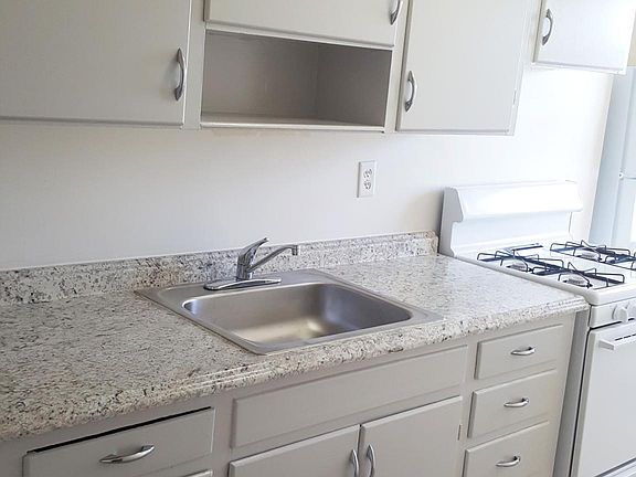2nd image of 4631 Campbell St APT 1S