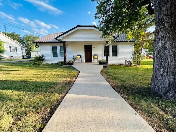 216 Carmack Ave, Carthage, TN 37030