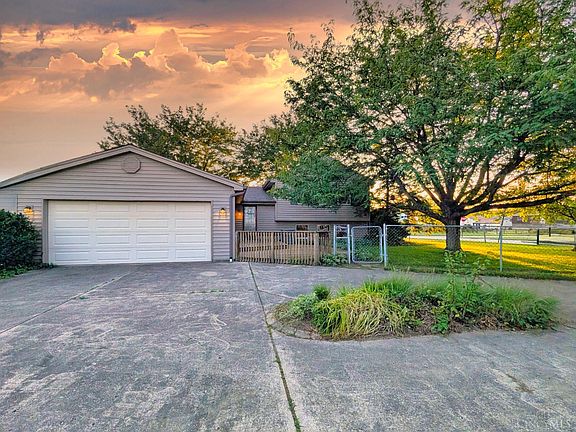 3rd image of 216 Francisridge Dr